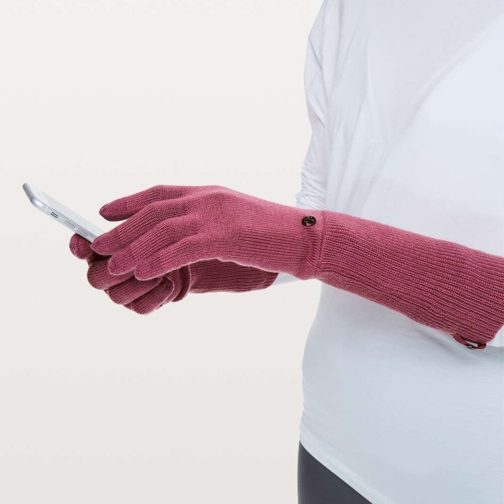 NWOT Lululemon "Scroll On" Merino Wool Knit Gloves in Misty Merlot
